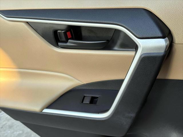 2021 Toyota RAV4 Hybrid LE [21]