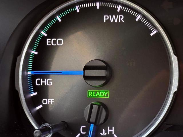 2021 Toyota RAV4 Hybrid LE [27]