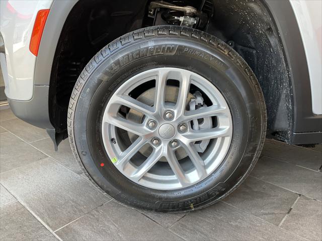 2026 Jeep Grand Cherokee GRAND CHEROKEE LAREDO X 4X4