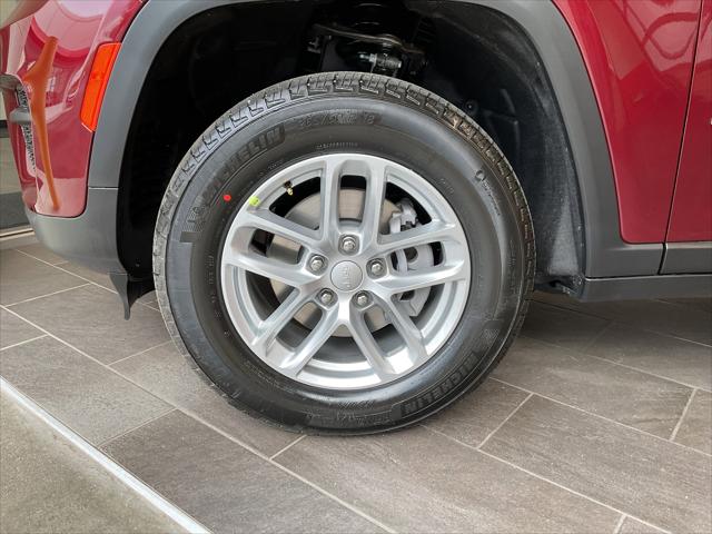 2026 Jeep Grand Cherokee GRAND CHEROKEE LAREDO X 4X4