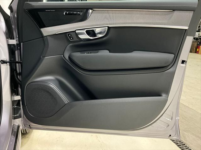 2026 Volvo XC90 Ultra Dark Theme, B6 AWD Gas (mild hybrid), Gasoline, 6 Seats