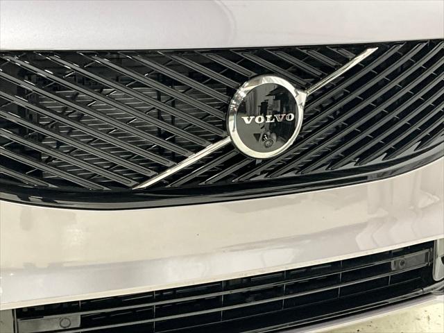 2026 Volvo XC90 Ultra Dark Theme, B6 AWD Gas (mild hybrid), Gasoline, 6 Seats
