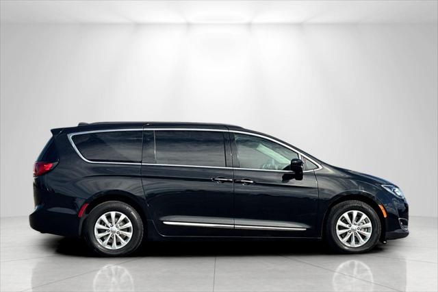 2017 Chrysler Pacifica Touring-L 2017 Chrysler Pacifica Touring-L