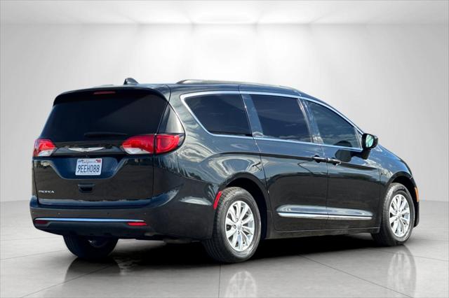 2017 Chrysler Pacifica Touring-L 2017 Chrysler Pacifica Touring-L