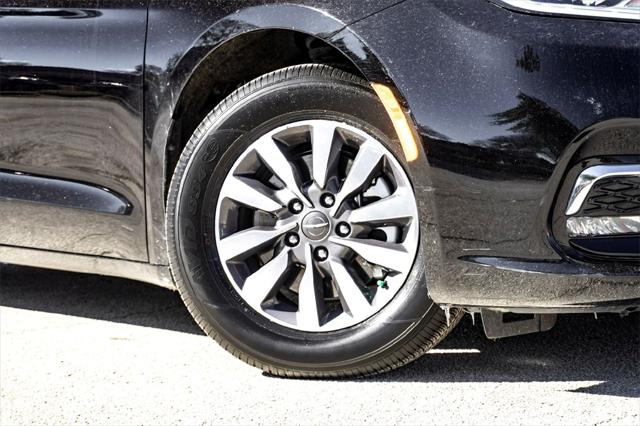 2024 Chrysler Pacifica Hybrid Select