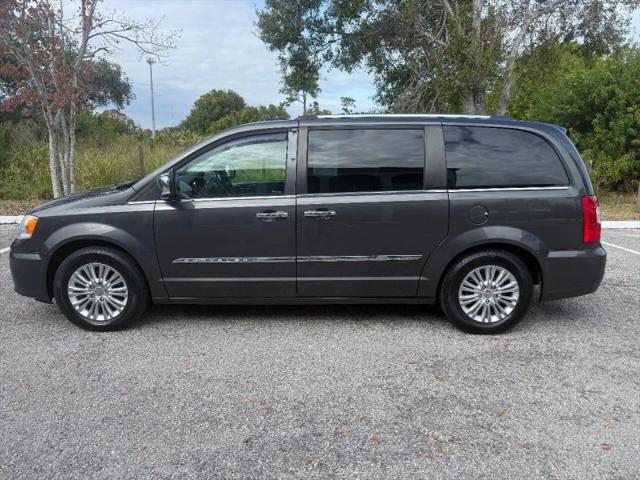 2015 Chrysler Town & Country Limited Platinum