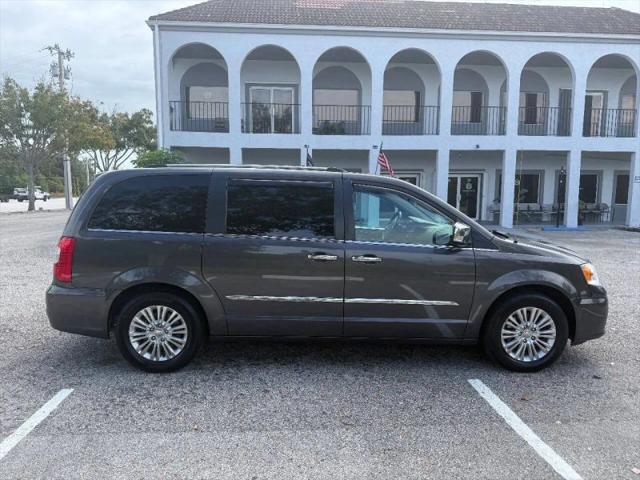 2015 Chrysler Town & Country Limited Platinum