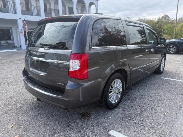 2015 Chrysler Town & Country Limited Platinum