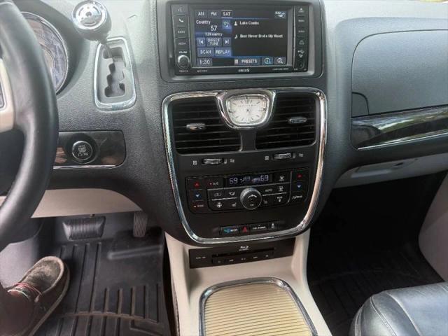2015 Chrysler Town & Country Limited Platinum