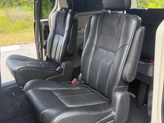 2015 Chrysler Town & Country Limited Platinum