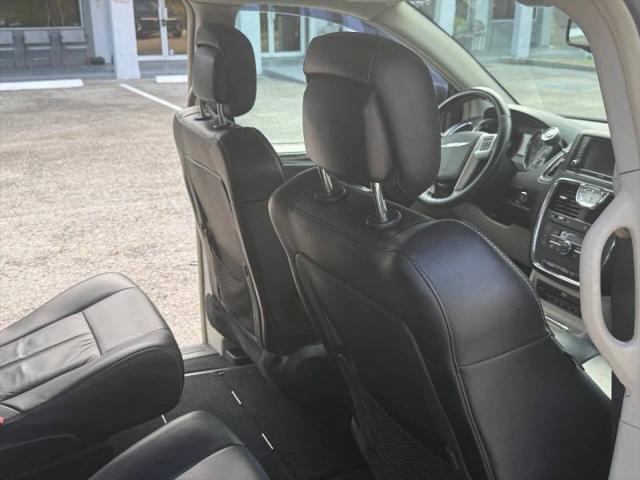 2015 Chrysler Town & Country Limited Platinum
