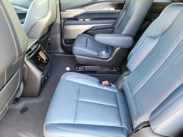 2025 Cadillac Escalade Luxury 2 AWD