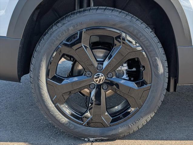 2026 Volkswagen Taos SE Black