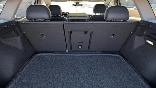 2026 Volkswagen Taos SE Black