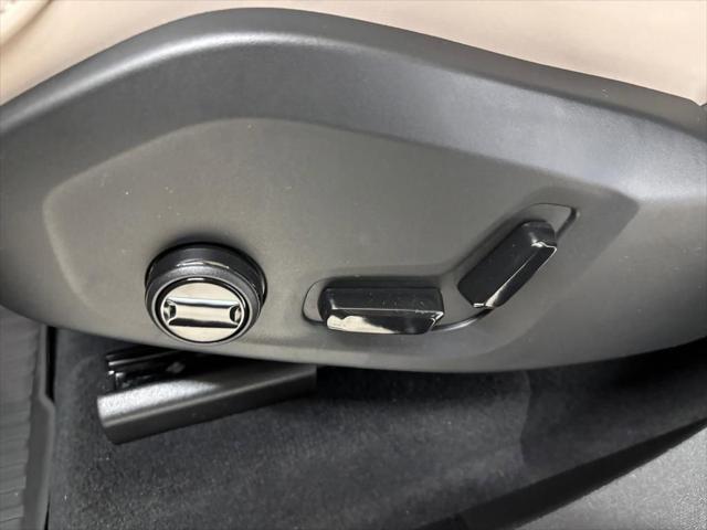 2026 Volvo XC90 Plus, B6 AWD Gas (mild hybrid), Gasoline, Bright, 6 Seats