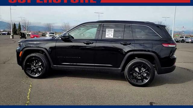 2026 Jeep Grand Cherokee Laredo Altitude