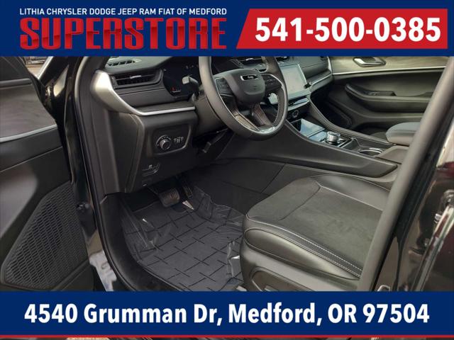 2026 Jeep Grand Cherokee Laredo Altitude