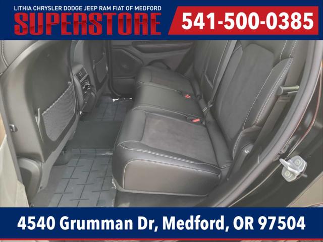2026 Jeep Grand Cherokee Laredo Altitude