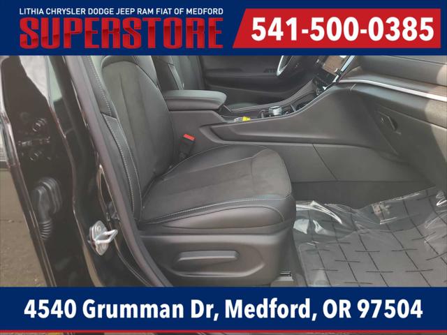 2026 Jeep Grand Cherokee Laredo Altitude
