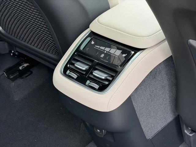 2026 Volvo XC90 Plus, B6 AWD Gas mild hybrid, Gasoline, Bright, 7 Seats