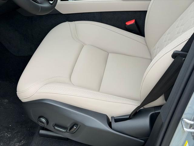 2026 Volvo XC90 Plus, B6 AWD Gas mild hybrid, Gasoline, Bright, 7 Seats