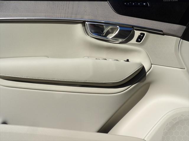 2026 Volvo XC90 Plug-In Hybrid Ultra, T8 AWD, Electric/Gasoline, Bright, 7 Seats