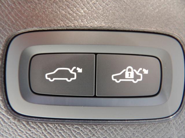 2026 Volvo XC90 Plug-In Hybrid Ultra, T8 AWD, Electric/Gasoline, Bright, 7 Seats