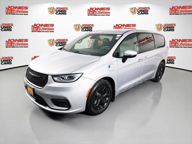 2023 Chrysler Pacifica Hybrid Touring L