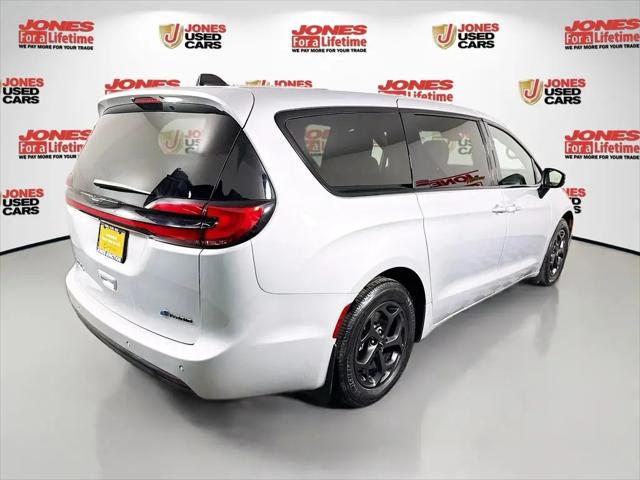 2023 Chrysler Pacifica Hybrid Touring L
