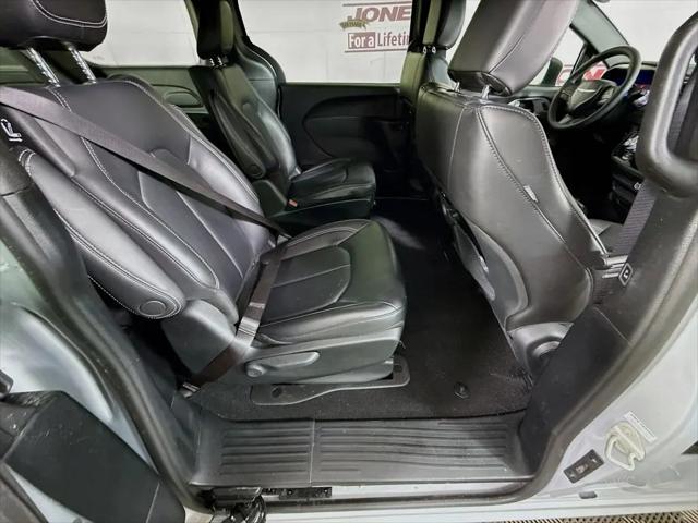 2023 Chrysler Pacifica Hybrid Touring L