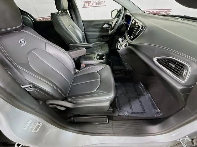 2023 Chrysler Pacifica Hybrid Touring L