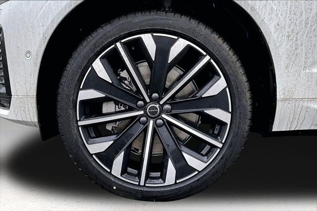 2026 Volvo XC60 Plug-In Hybrid Ultra, T8 AWD Electric/Gasoline, Dark