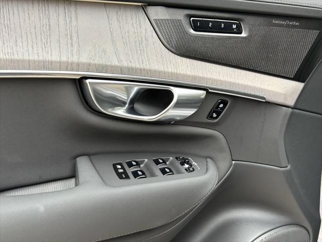 2026 Volvo XC90 Plug-In Hybrid Ultra Dark Theme, T8 AWD, Electric/Gasoline, 7 Seats