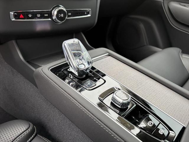 2026 Volvo XC90 Plug-In Hybrid Ultra Dark Theme, T8 AWD, Electric/Gasoline, 7 Seats