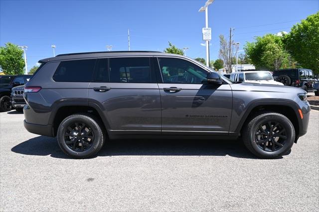 New 2026 Baltic Gray Metallic Clear-Coat Exterior Paint Jeep Laredo image 37