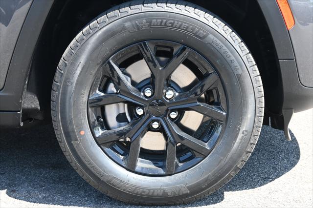 New 2026 Baltic Gray Metallic Clear-Coat Exterior Paint Jeep Laredo image 39