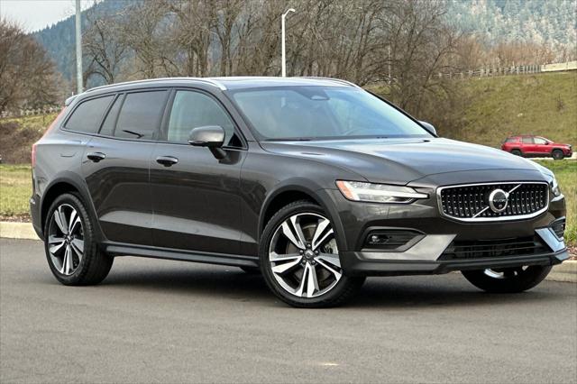 2025 Volvo V60 Cross Country Plus, B5 AWD Gas (mild hybrid) for sale in Eugene, OR