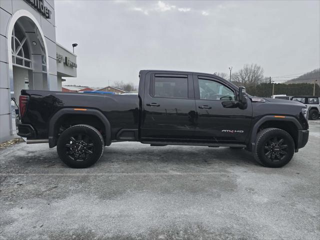 2025 GMC Sierra 2500HD 4WD Crew Cab Standard Bed AT4