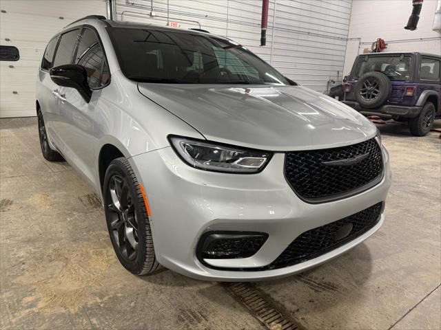 2024 Chrysler Pacifica Limited AWD