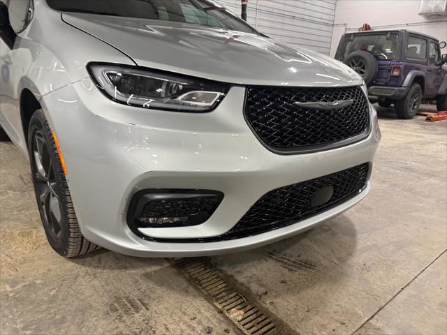 2024 Chrysler Pacifica Limited AWD