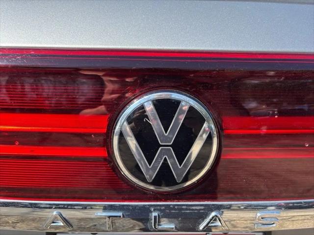 2026 Volkswagen Atlas Cross Sport SE with Technology