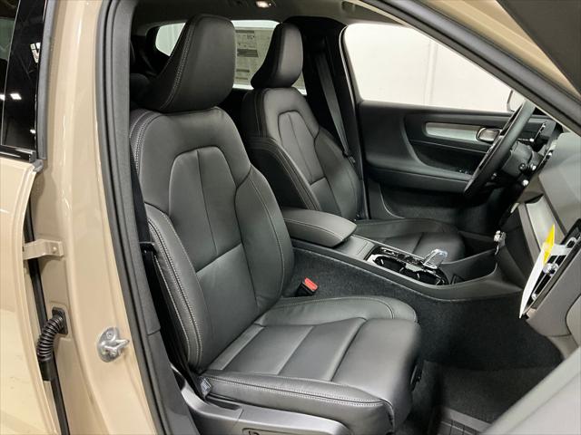 2026 Volvo XC40 Ultra, B5 AWD Gas (mild hybrid), Dark