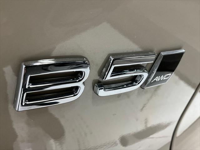 2026 Volvo XC40 Ultra, B5 AWD Gas (mild hybrid), Dark