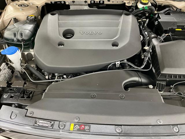 2026 Volvo XC40 Ultra, B5 AWD Gas (mild hybrid), Dark
