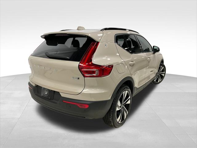 2026 Volvo XC40 Ultra, B5 AWD Gas (mild hybrid), Dark