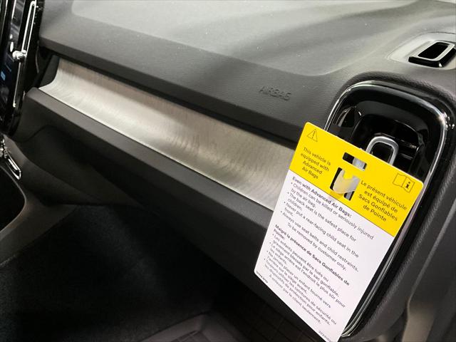 2026 Volvo XC40 Ultra, B5 AWD Gas (mild hybrid), Dark
