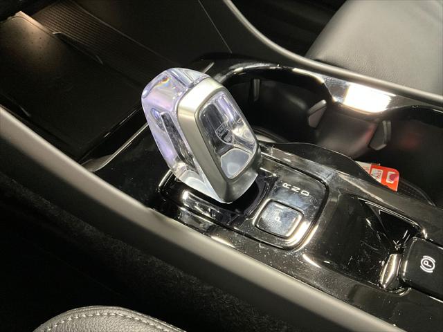 2026 Volvo XC40 Ultra, B5 AWD Gas (mild hybrid), Dark