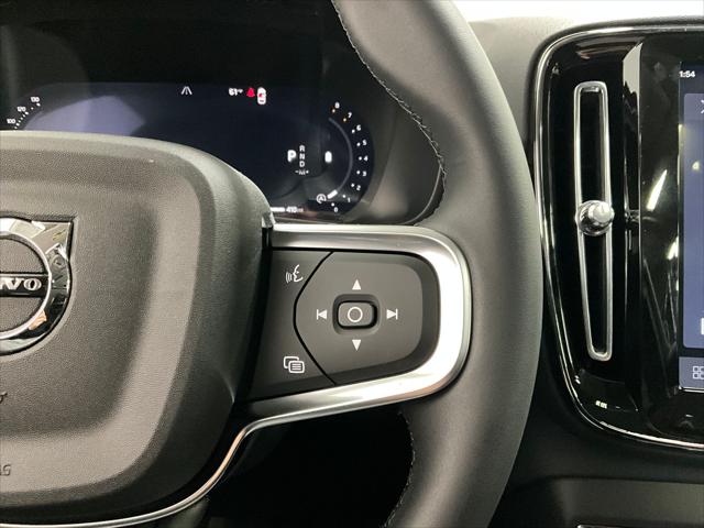 2026 Volvo XC40 Ultra, B5 AWD Gas (mild hybrid), Dark