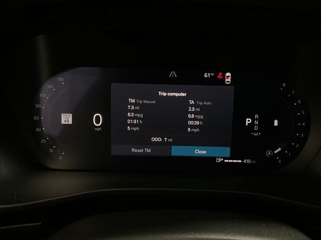 2026 Volvo XC40 Ultra, B5 AWD Gas (mild hybrid), Dark