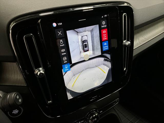 2026 Volvo XC40 Ultra, B5 AWD Gas (mild hybrid), Dark
